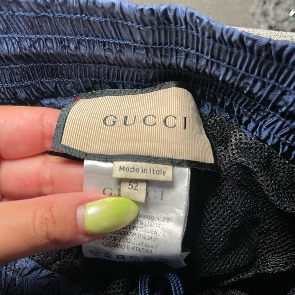 Gucci | Men’s Logo Swim Trunks Size; 52 - Picture 10 of 10